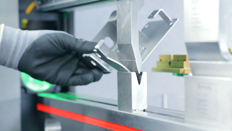 เทคโนโลยีอัจฉริยะของเครื่องดัดพับโลหะแผ่น Bending machine